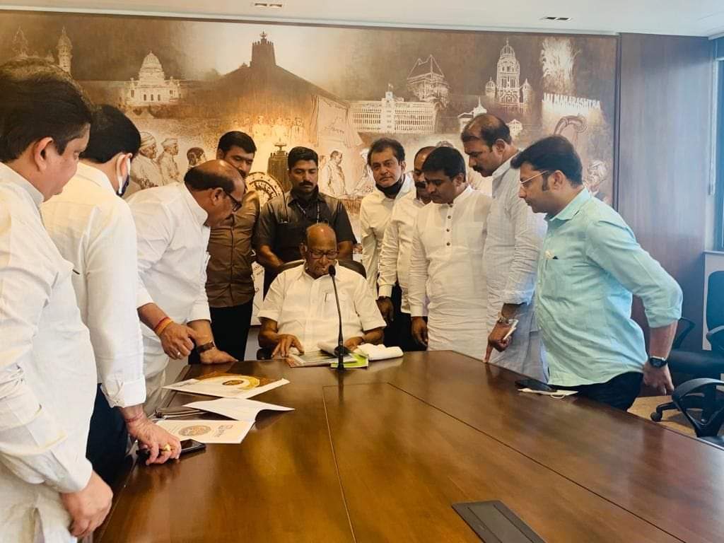 शरद पवार यांची पिंपरी चिंचवड राष्ट्रवादी काँग्रेसचे पदाधिकारी यांनी घेतली भेट