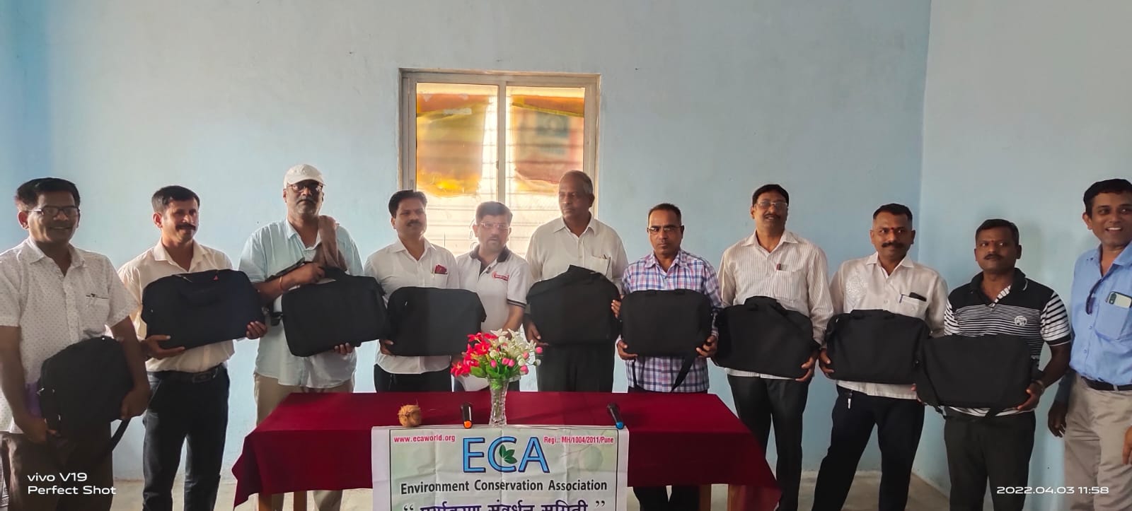 पर्यावरण संवर्धन समिती पुणे ( NGO) च्यावतीने 25 शाळांना लॅपटॉपचे वाटप