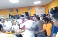 मंत्र्यांसमोरच आमदार आणि भाजपचे कार्यकर्ते एकमेकांमध्ये भिडले