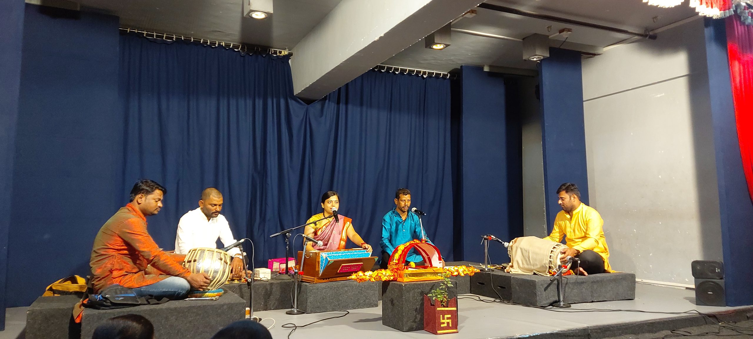 ‘नादवेध’ प्रस्तुत ’रंग पांडुरंग’ या कार्यक्रमाला रसिकांची वाहवा