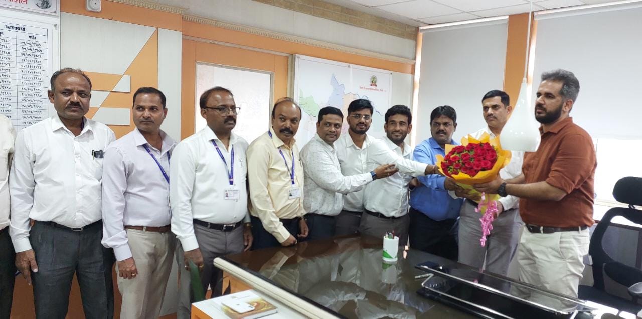 आयुक्त राजेश पाटील मुंबईत असताना नवीन आयुक्त शेखर सिंह यांनी पदभार स्वीकारला