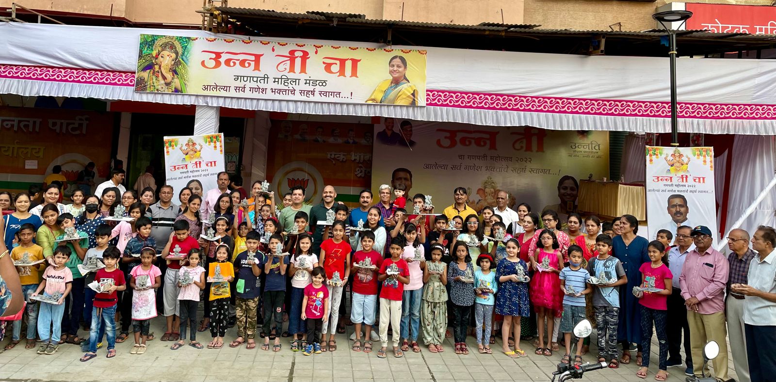 बालचमूंसह थोरा मोठयांनी साकारल्या शाडू मातीपासून गणेशमूर्ती ; उन्नती सोशल फाउंडेशनचा उपक्रम