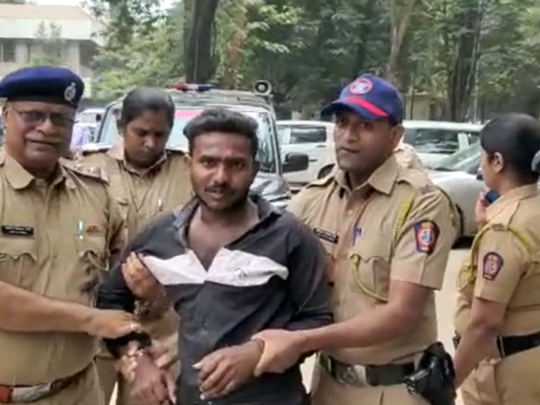 चंद्रकांत पाटील तुम्ही असं कसं वागू शकता? तरुणाचा आत्मदहनाचा प्रयत्न