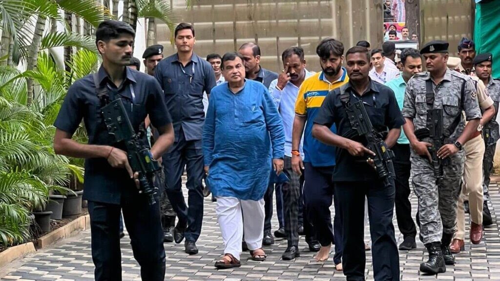 महेश लांडगे कुटुंबीयांची केंद्रीयमंत्री नितीन गडकरी यांनी घेतली भेट