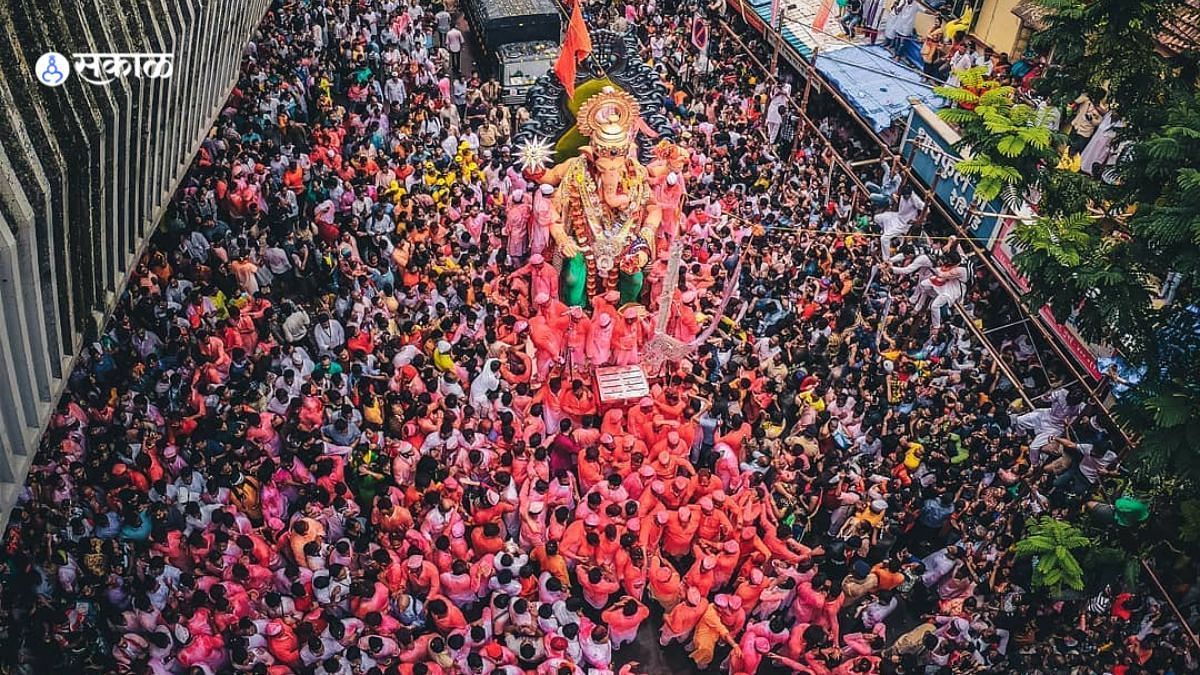 पुण्यात गणेश विसर्जनाला राजकीय नेत्यांची उपस्थिती नेत्यांची उपस्थिती