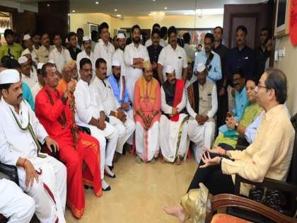 पंढरपूरसह देहू व आळंदीत वारकरी भवन उभारावे'; मातोश्रीवर वारकऱ्यांनी घेतली उद्धव ठाकरेंची भेट