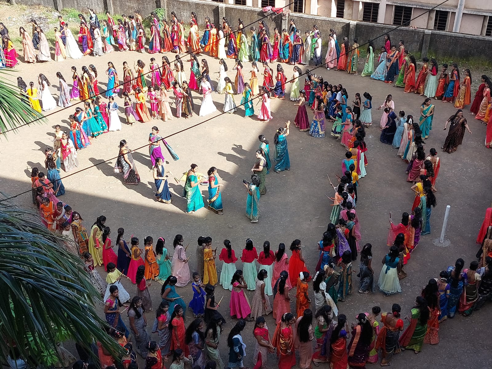 कामशेत येथील पंडित नेहरू विद्यालयात भोंडला उत्साहात साजरा