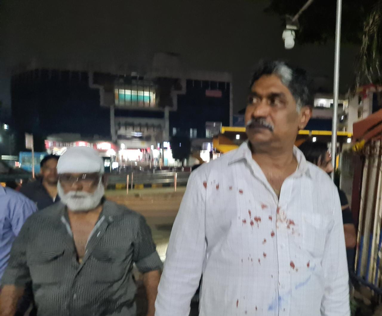 महापालिकेचे निवृत्त अधिकारी अनिल रॉय यांच्यावर हल्ला