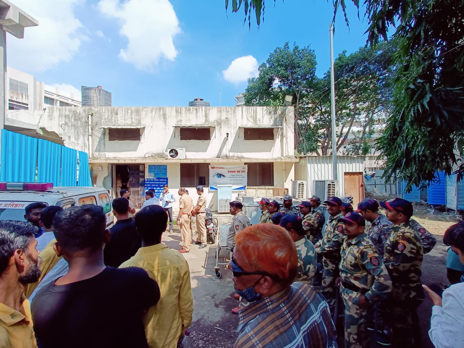 मृतदेह बदलल्याने चुकीच्या महिलेवर अंत्यसंस्कार, नातेवाईकांनी वायसीएम डीन कार्यालयात तोडफोड