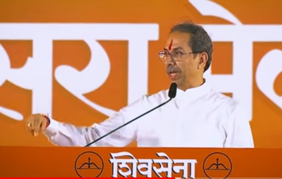 उद्धव ठाकरेंसोबत ठामपणे राहणारा या आमदाराला एसीबीची नोटीस