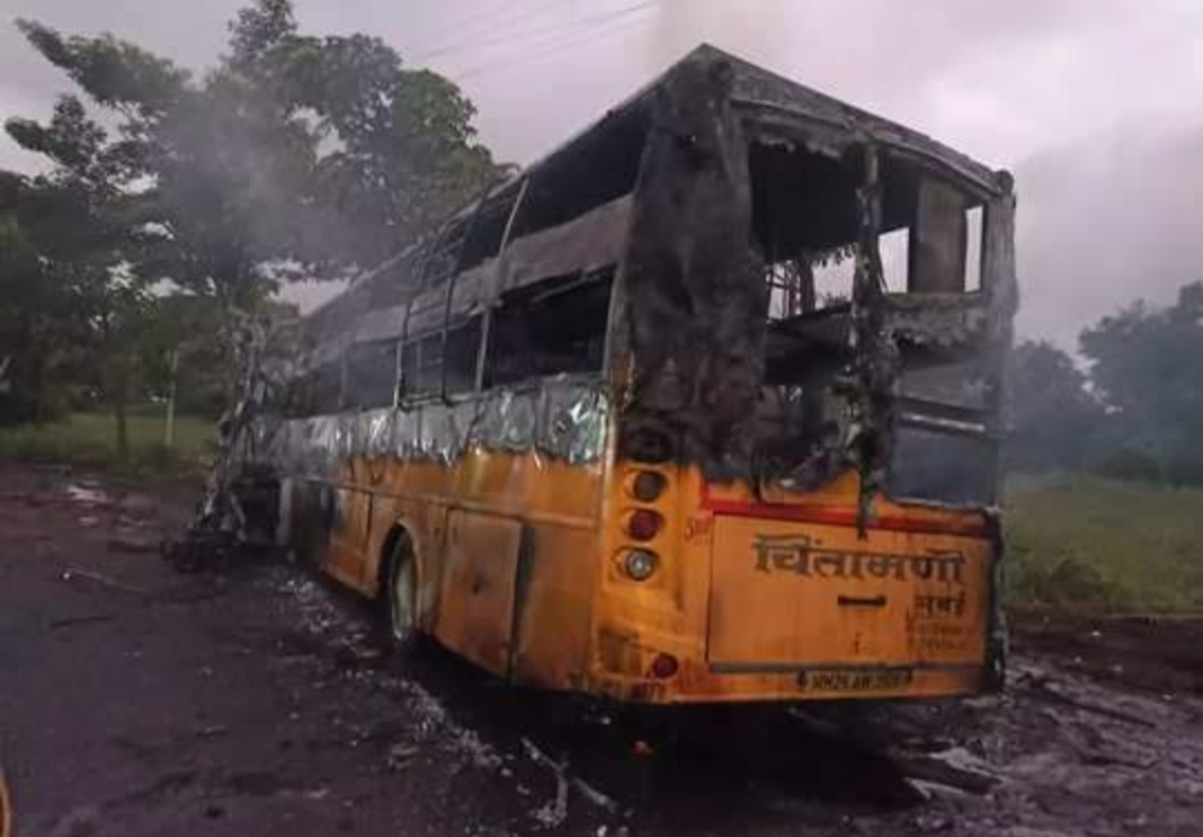 साखर झोपेत नाशिकमध्ये बर्निंग बसचा थरार, नेमकं काय घडलं