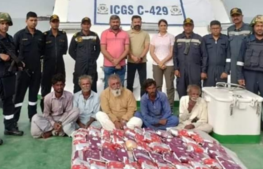 गुजरात किनाऱ्यालगत 350 कोटींचे हेरॉईन जप्त; पाकिस्तानातून आलेल्या सहा जणांना अटक