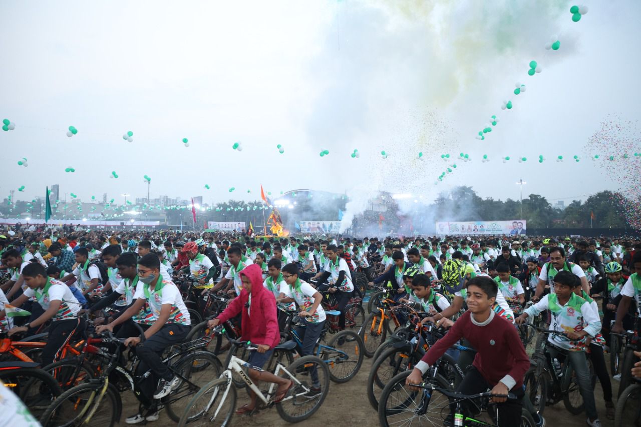 वसुंधरा संवर्धन जागृतीसाठी सायकलींचा महापूर उसळला..! चंद्रकांत पाटील, अभिनेता प्रवीण तरडेंची उपस्थिती