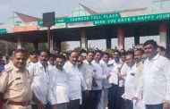 टोल देणार नाही अन् पासही घेणार नाही : स्थानिक आक्रमक