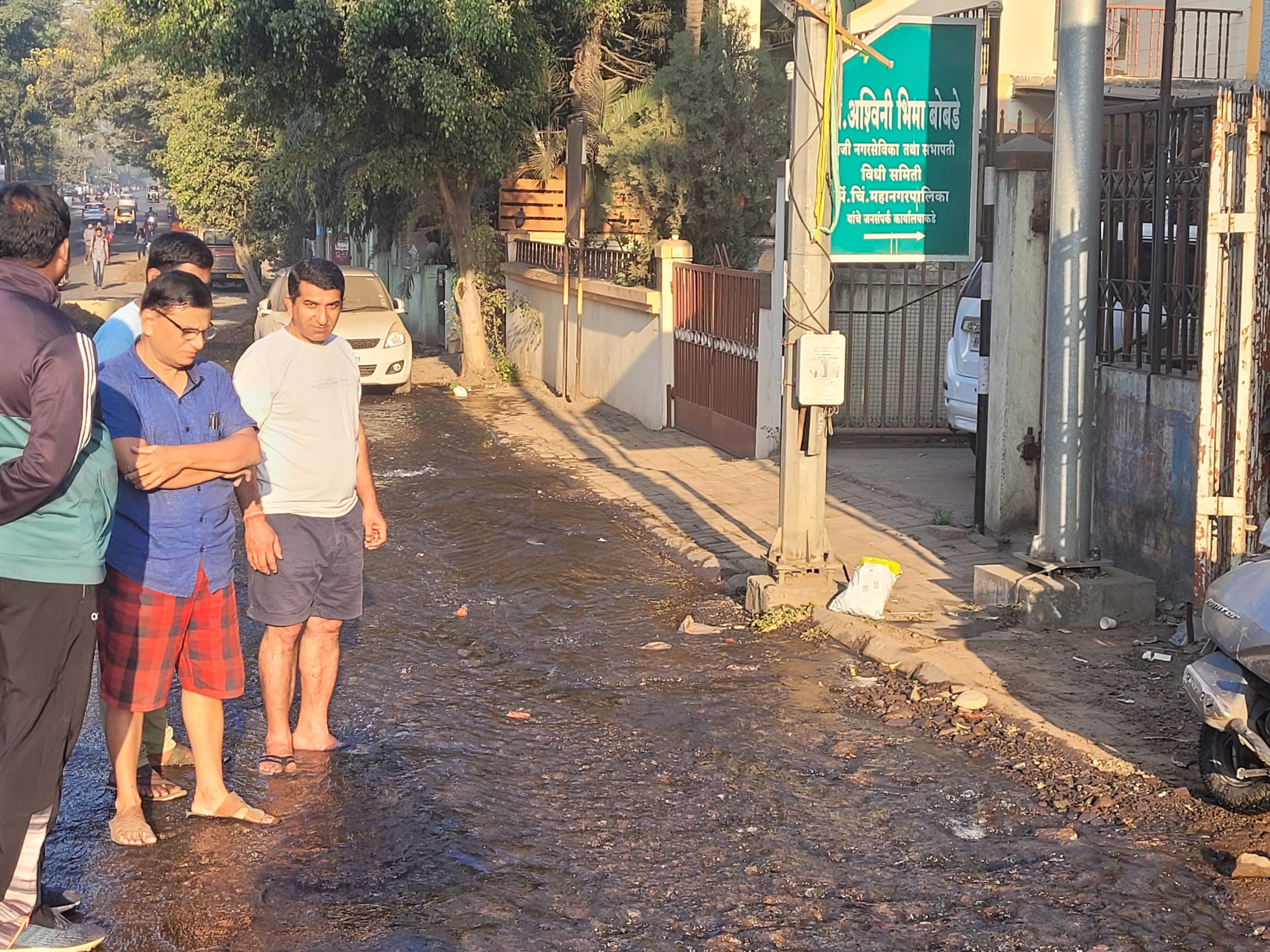 पाण्यासाठी यमुनानगर मधील नागरिक त्रस्त, महापालिकेच्या भोंगळ कारभारामुळे लाखो लिटर पाणी रस्त्यावर