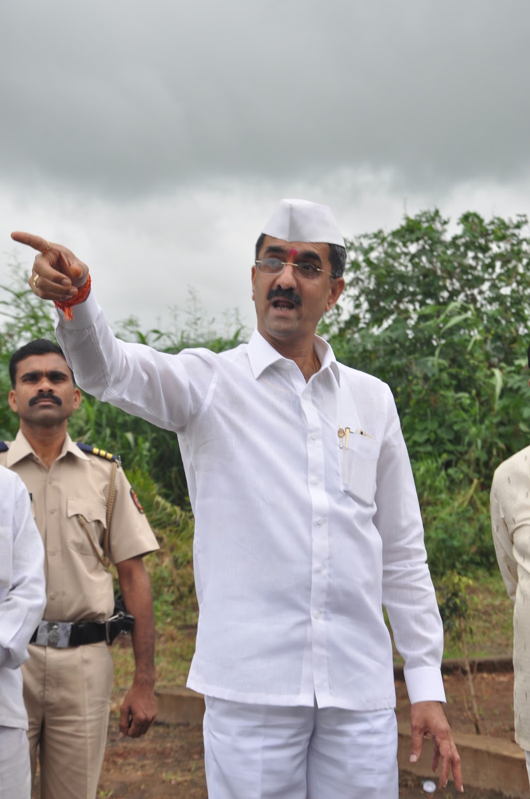 कराड-चिपळूण राष्ट्रीय महामार्गाच्या दुरुस्तीचे काम तातडीने पूर्ण करा : शंभूराज देसाई