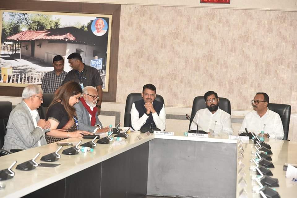 क्रांतीज्योती सावित्रीबाई फुले स्मारक उभारणीबाबत मुख्यमंत्री, उपमुख्यमंत्र्यांकडून आढावा