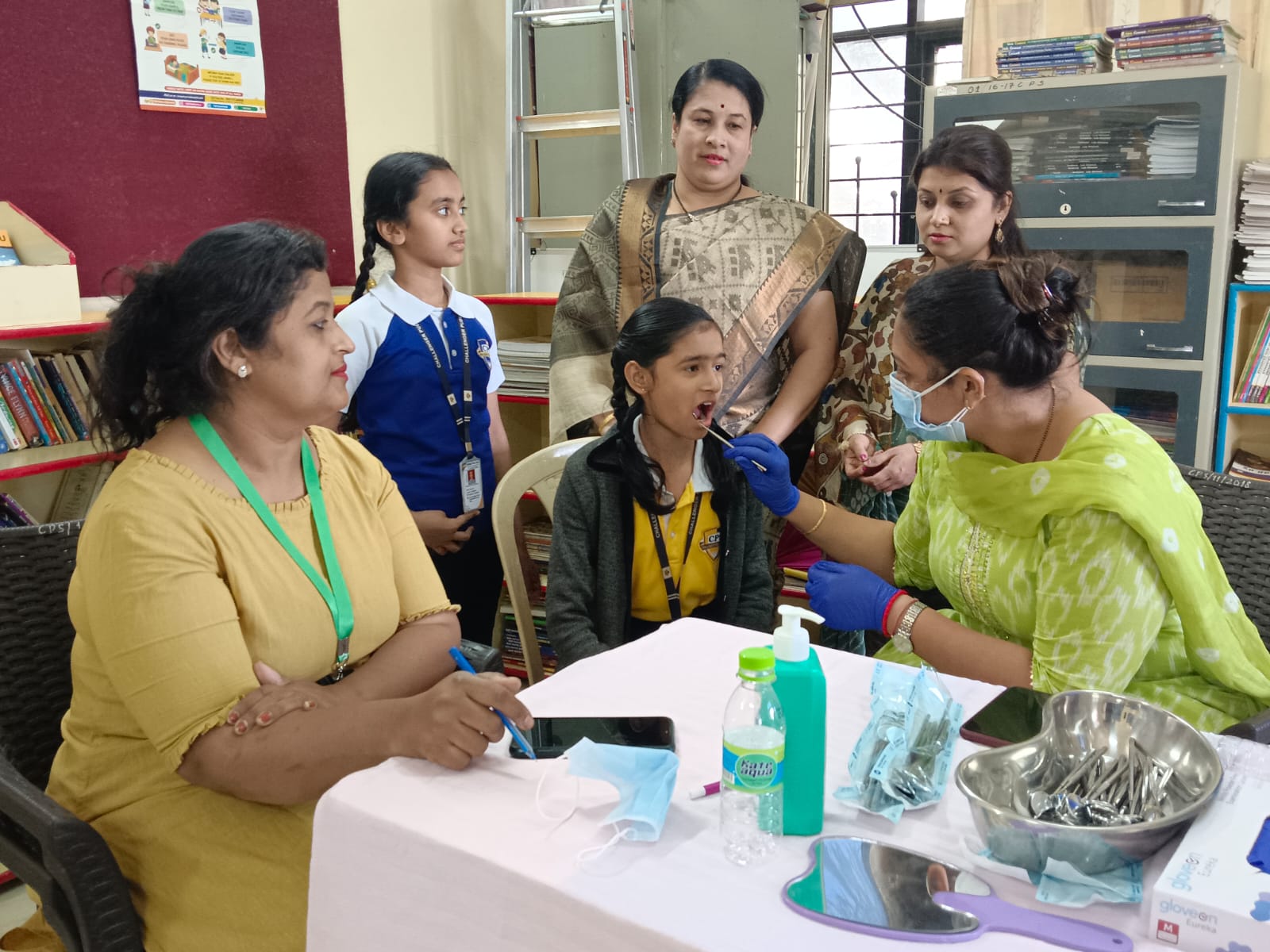चॅलेंजर पब्लिक स्कूलमध्ये दंत आणि आरोग्य तपासणी शिबीर संपन्न, ८५० विद्यार्थ्यांची मोफत तपासणी