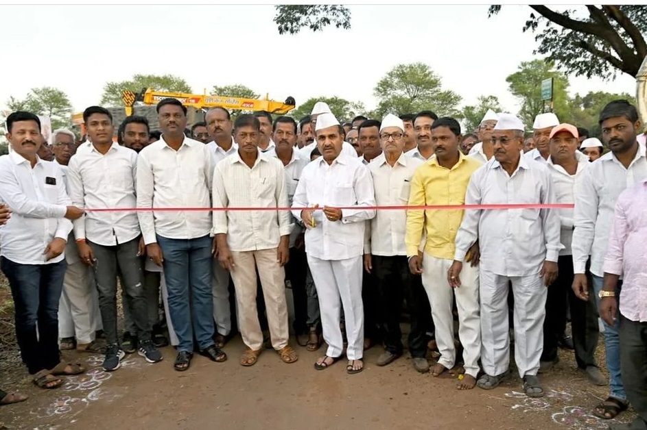 वडगांव (उंब्रज) ता.कराड येथे माजी मंत्री बाळासाहेब पाटील यांच्या हस्ते विविध विकास कामांचे उद्घाटन