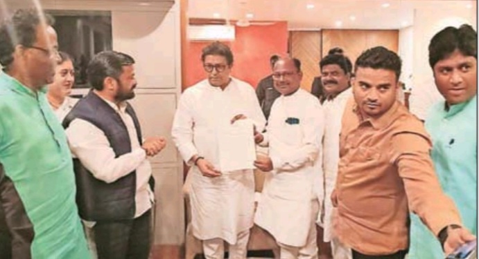 शाई फेक प्रकरणानंतर कार्यकर्त्यांनी घेतली राज ठाकरे यांची भेट