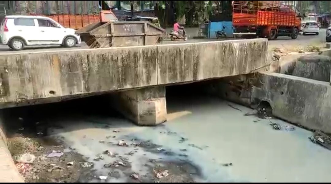 काळभोरनगर येथे नाल्यात केमिकल युक्त पाण्याने नागरिकांचे आरोग्य धोक्यात...