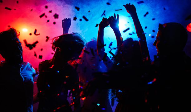 आयटीयन्सच्या रात्री उशिरापर्यंत होणार्‍या पार्ट्या आणि पब संस्कृतीमुळे हिंजवडीकर हैराण