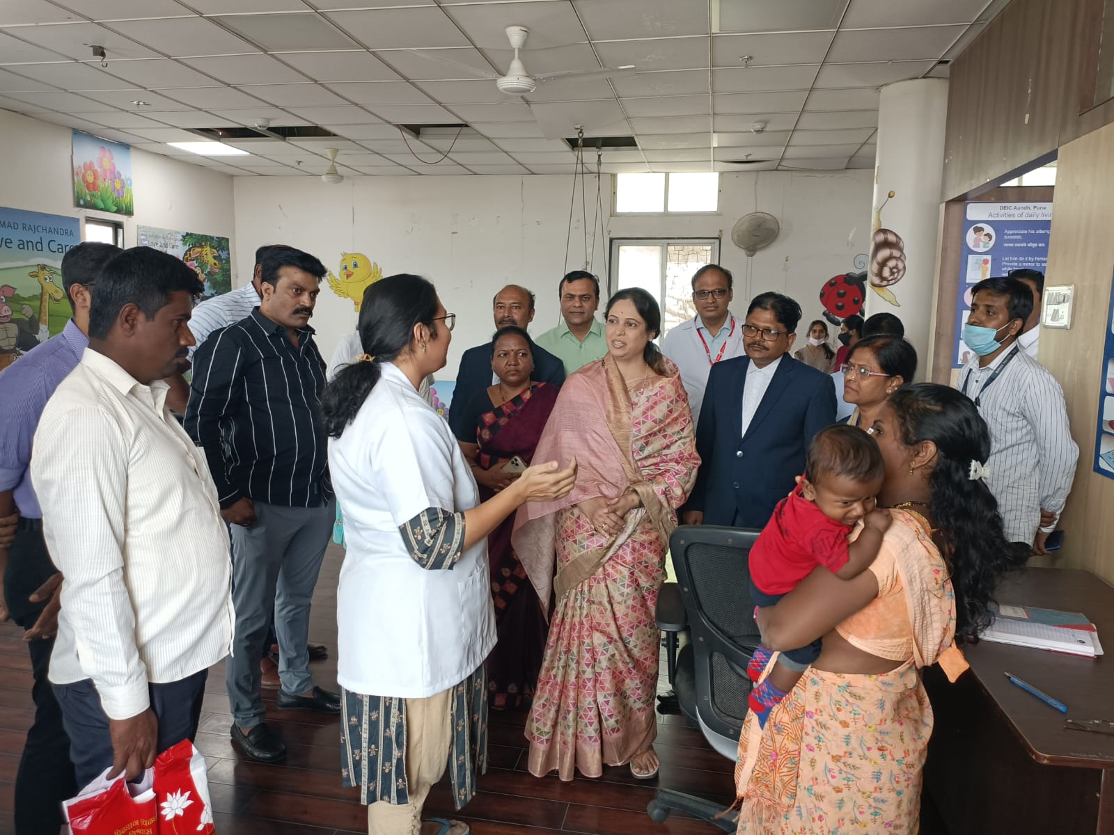 आमदार अश्विनी जगताप यांनी औंध जिल्हा रुग्णालयाला दिली भेट