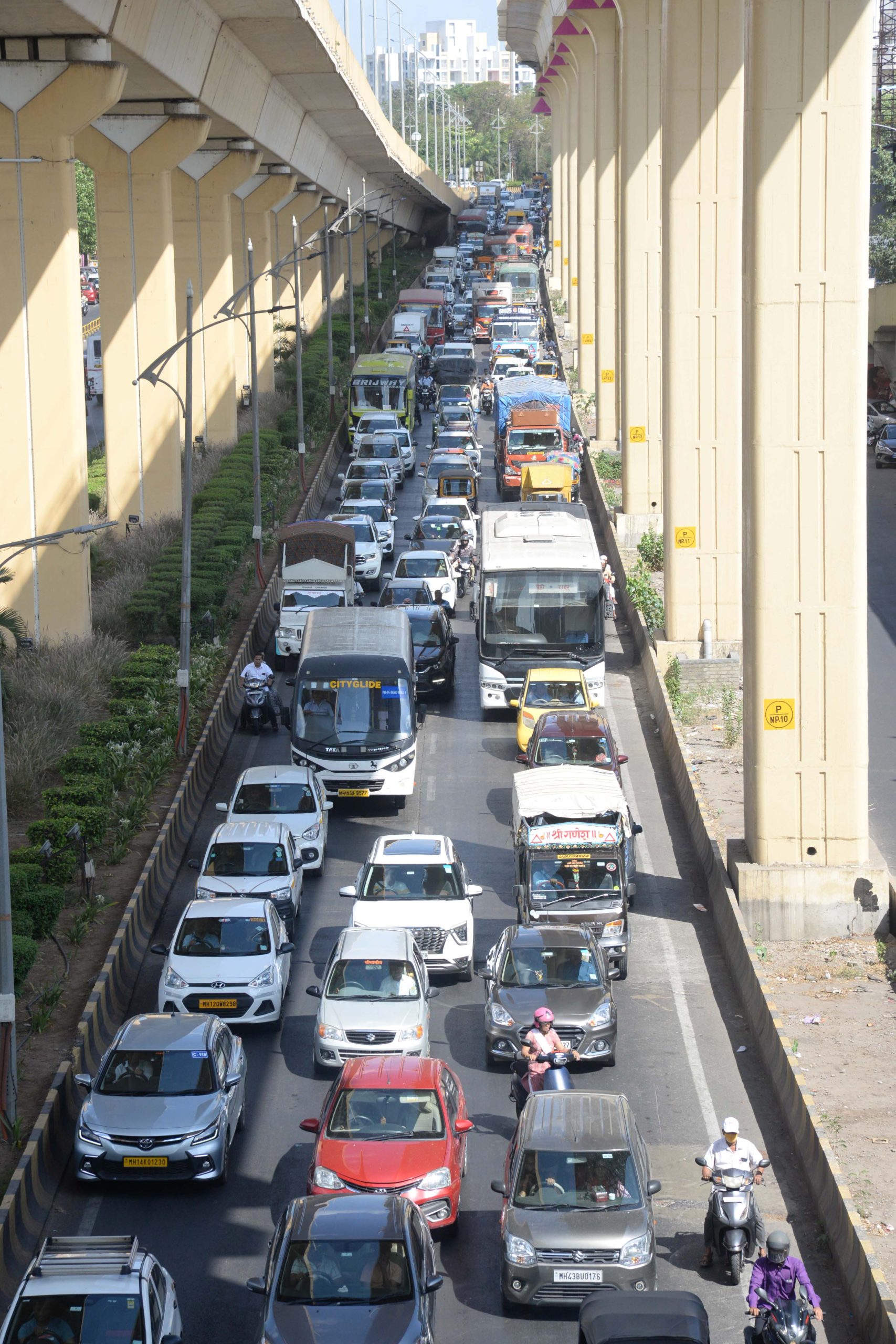 उपमुख्यमंत्री यांच्या गाडीसाठी सामान्य नागरिकांची डोकेदुखी