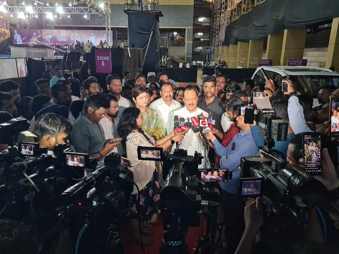 शरद पवार यांच्या निवृत्तीच्या घोषणेवर अजित पवार यांची पहिली प्रतिक्रिया