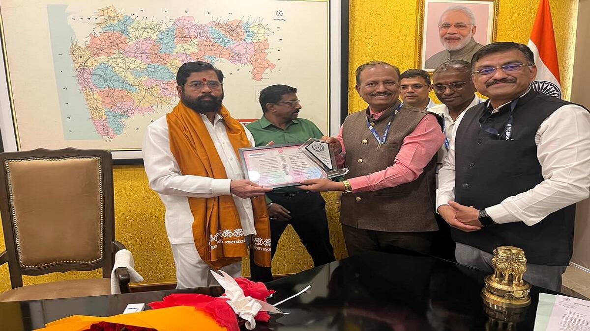 मुख्यमंत्री एकनाथ शिंदे झाले पत्रकार..!