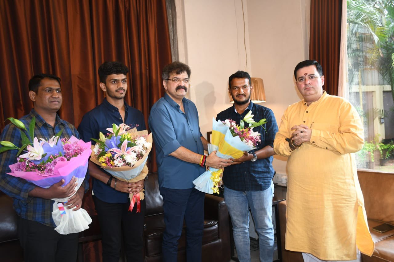 तरुणीचा जीव वाचणाऱ्या तीन जिगरबाज योद्ध्यांना शरद पवारांना भेटण्याची मागणी पूर्ण करू : जितेंद्र आव्हाड