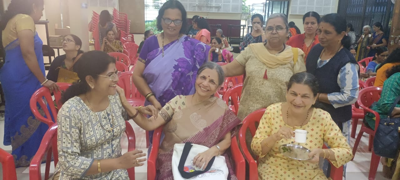 सावरकर महिला मंडळाचा विंदा दर्शन कार्यक्रम संपन्न