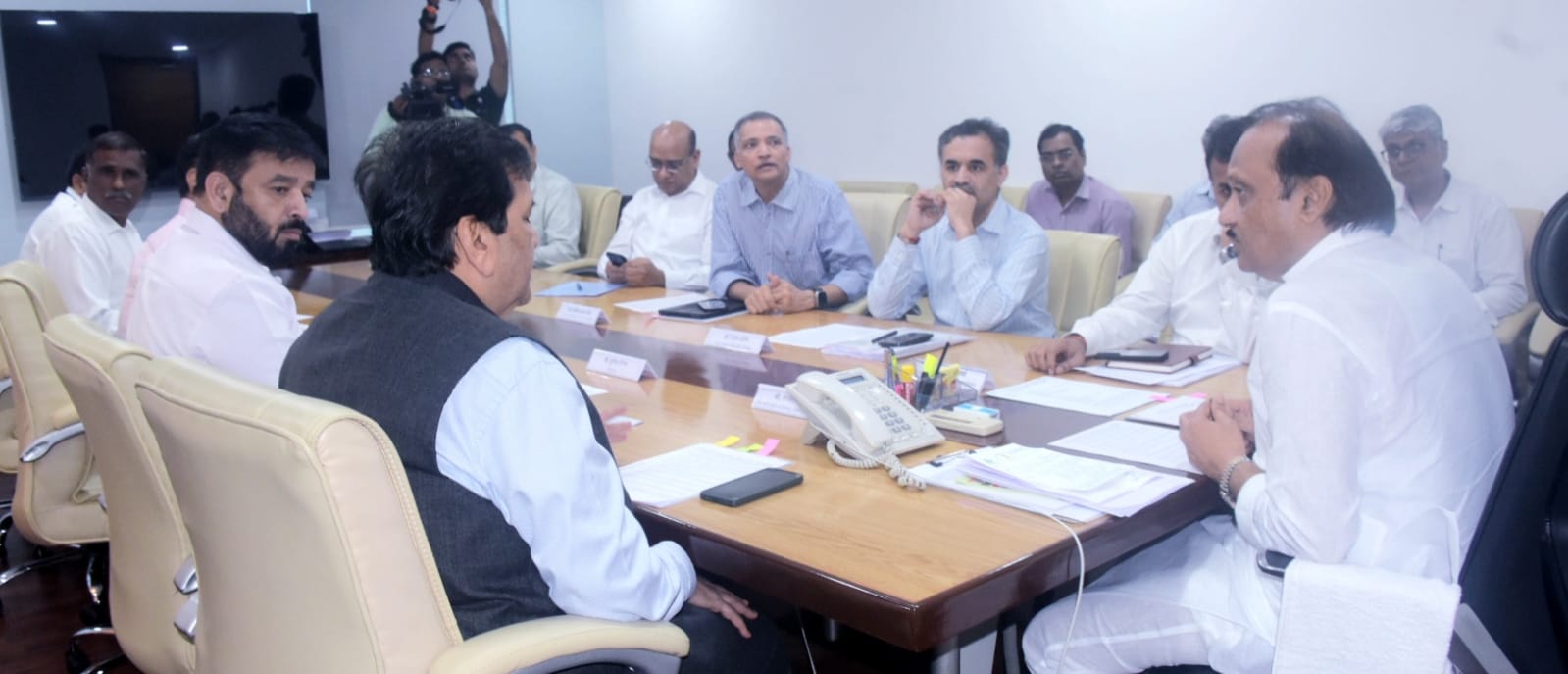 येरवडा, हवेली औद्योगिक प्रशिक्षण संस्थांमध्ये स्थानिक उद्योगांसाठी उपयुक्त ठरणारे अभ्यासक्रम सुरू करा - उपमुख्यमंत्री अजित पवार