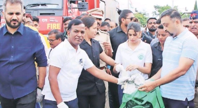 महापालिका स्वच्छता अभियानात अभिनेत्री सई ताम्हणकर सहभागी