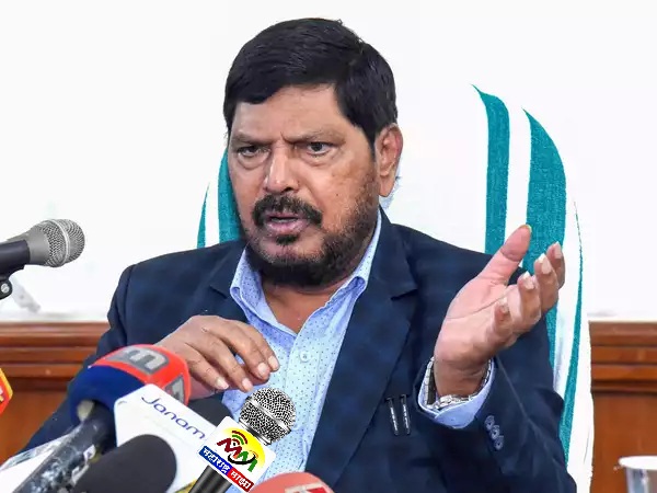 अण्णा बनसोडे हे अत्यंत सक्रिय नेते आहेत - रामदास आठवले