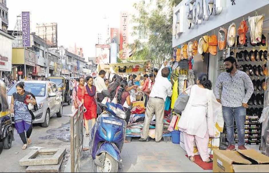 खरेदीचा आकर्षण असणारा 'लक्ष्मी रस्ता' झाला १०१ वर्षांचा