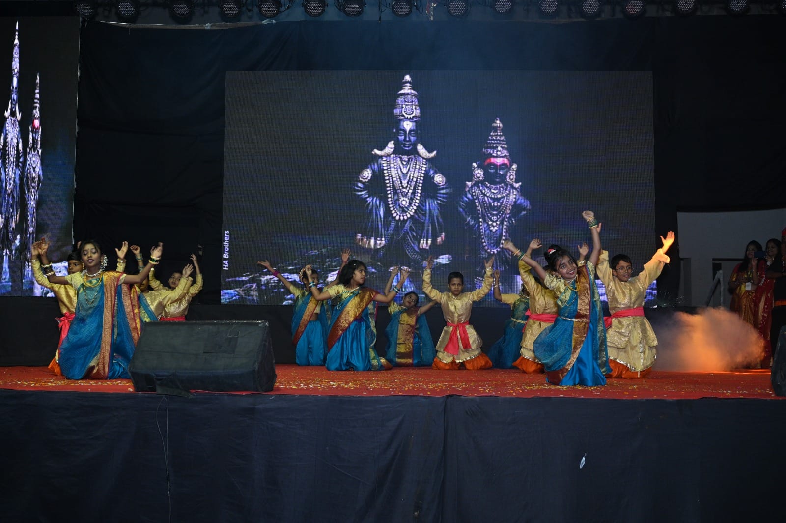 पी. के. इंटरनॅशनल स्कूलचे स्नेहसंमेलन उत्साहात साजरे