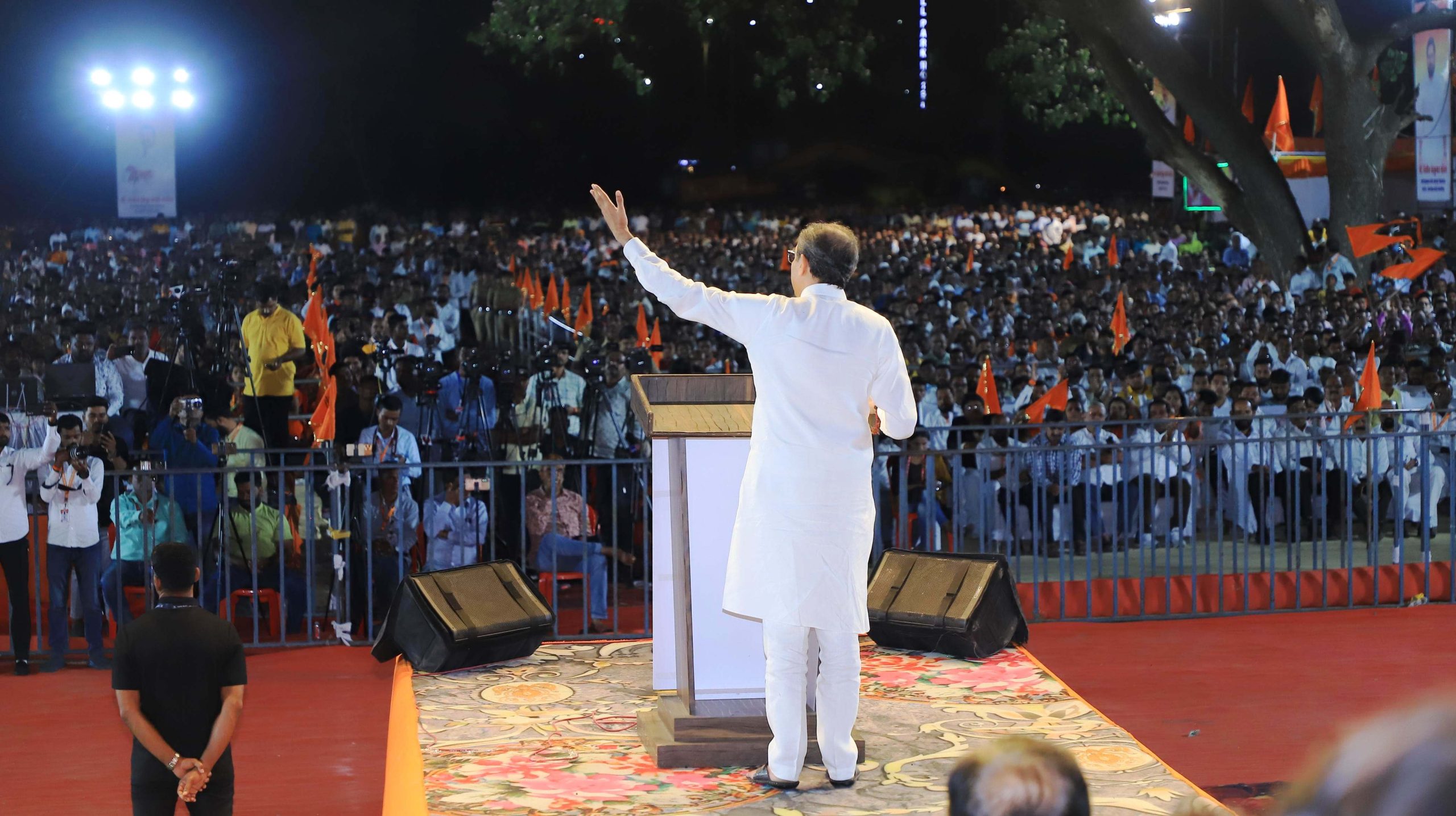 त्या गद्दाराला आणि सत्तेसाठी पक्ष बदलणा-यांनाही धडा शिकवा : उद्धव ठाकरे