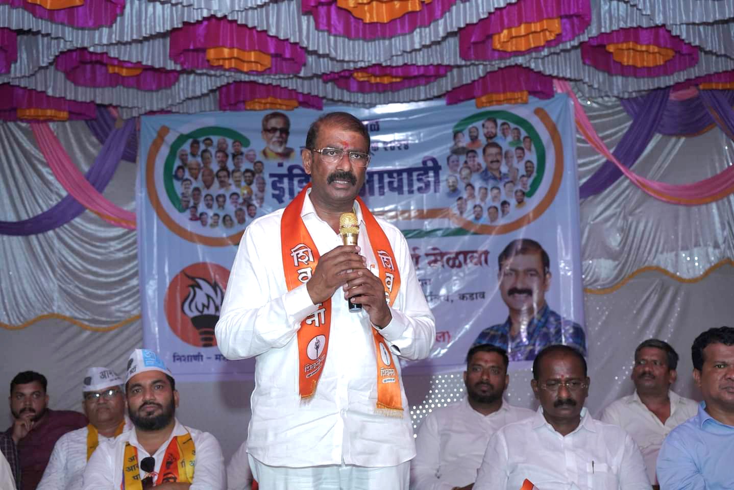 निष्ठावंत शिवसैनिकांना गद्दारी आवडत नाही, मशाल घराघरात पोहोचवा - मनोहर भोईर