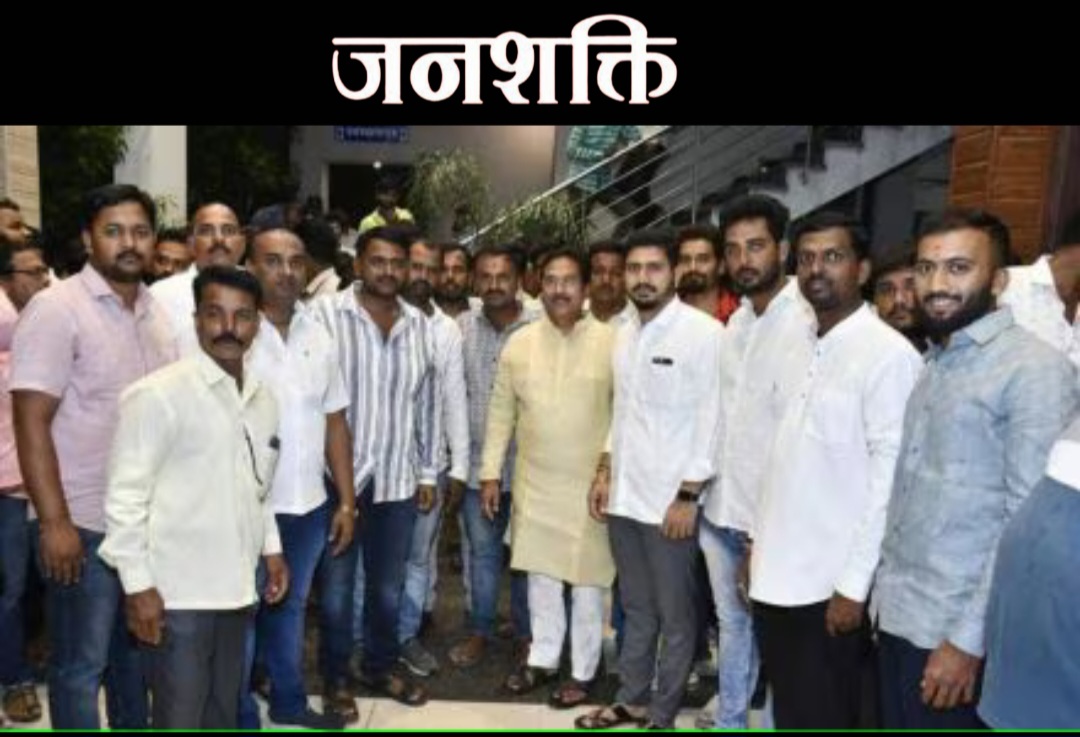 काँग्रेसच्या स्नेहमेळाव्यास बंडखोर विशाल पाटलांची हजेरी, उबाठा शिवसेनेकडून आक्षेप