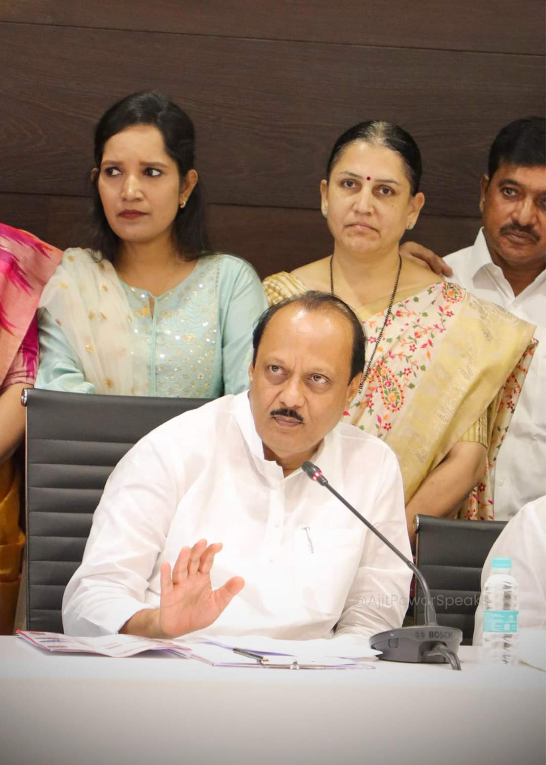 पिंपरी चिंचवड पदाधिकाऱ्यांच्या बैठकीत अजित पवार अँक्शन मोडवर