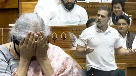 राहुल गांधींचं दमदार भाषण अन् निर्मला सीतारामण यांनी चेहरा लपवला