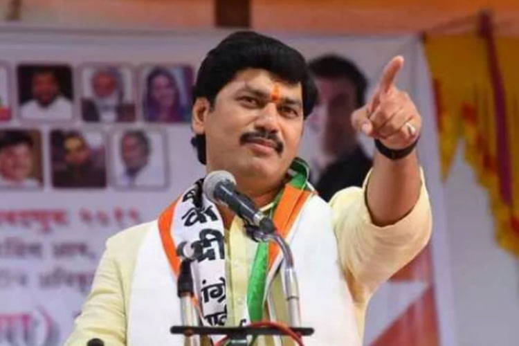 मंत्री धनंजय मुंडेंच्या नावाचा गैरवापर; आमदार कोट्यातील घर देतो सांगून महिला अधिकाऱ्याला घातला गंडा