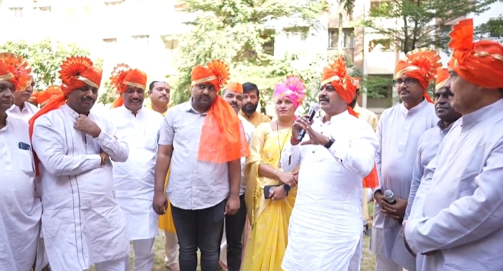 'स्वराज्य'मध्ये नागरिकांना मिळवून दिले हक्काचे पाणी! ; अजित गव्हाणेंकडून वसंत बोराटेंच्या कामाचे तोंड भरून कौतुक