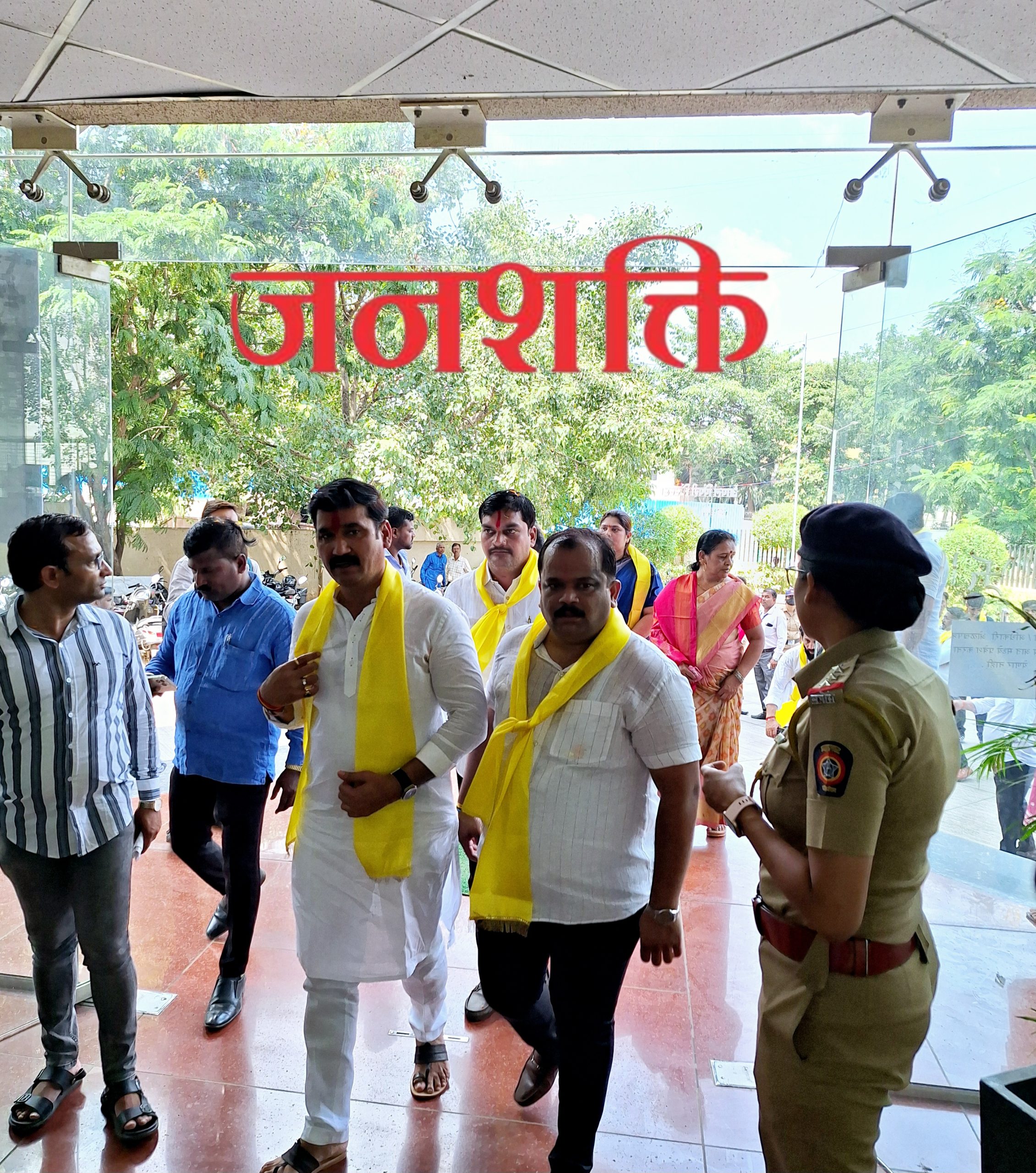 चिंचवड विधानसभेसाठी पहिला नाना काटे यांनी अपक्ष म्हणून अर्ज भरला