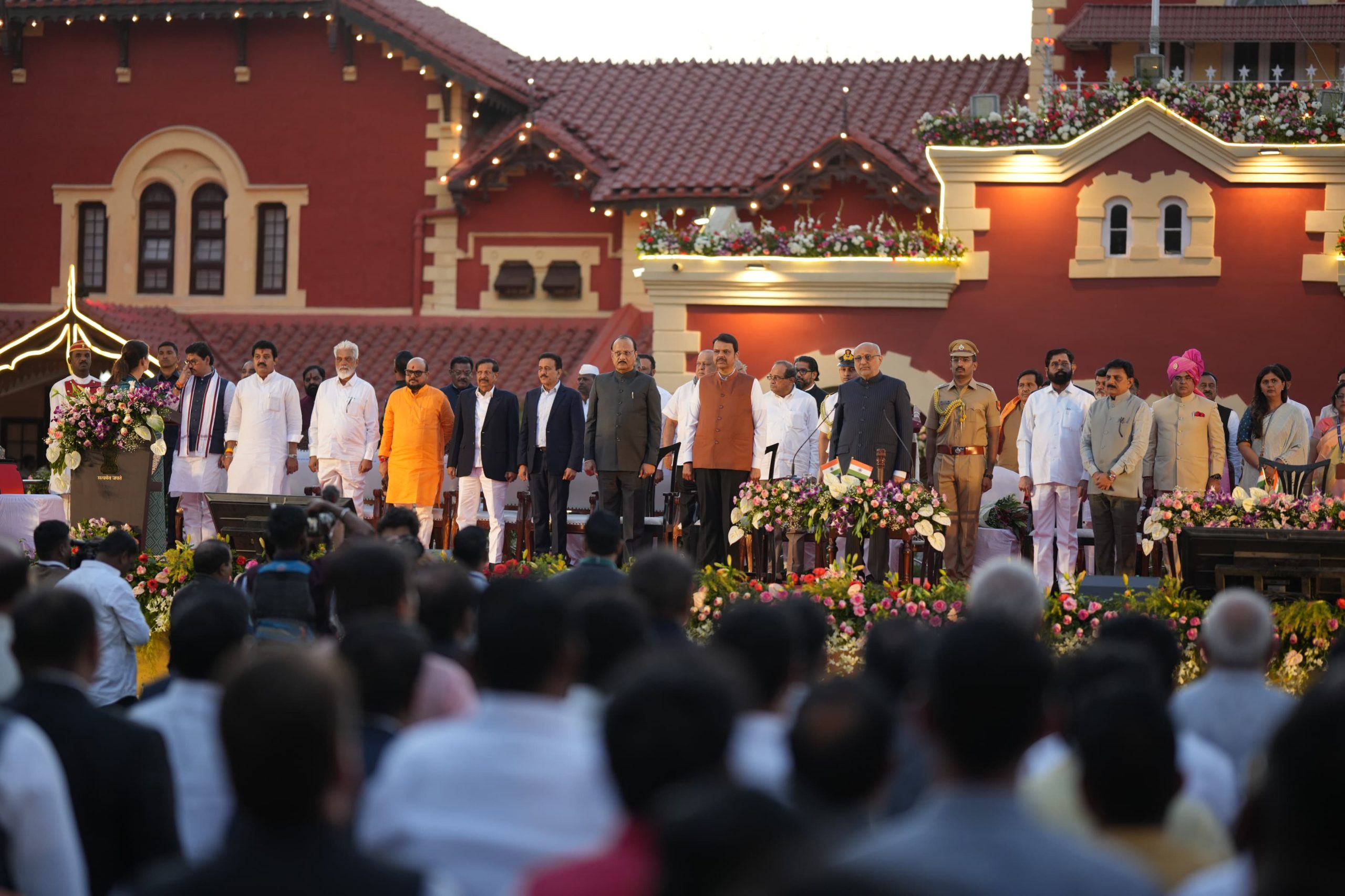 देवेंद्र फडणवीस ३.० मंत्रिमंडळात भाकरी फिरली, २५ नवीन चेहरे कॅबिनेट मंत्रिपदी