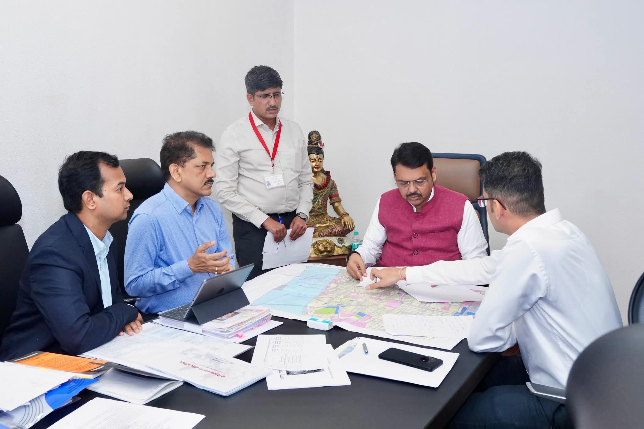 पंढरपूर कॉरिडॉरच्या प्रगतीसंदर्भात देवेंद्र फडणवीस यांची वर्षा निवासस्थानी आढावा बैठक