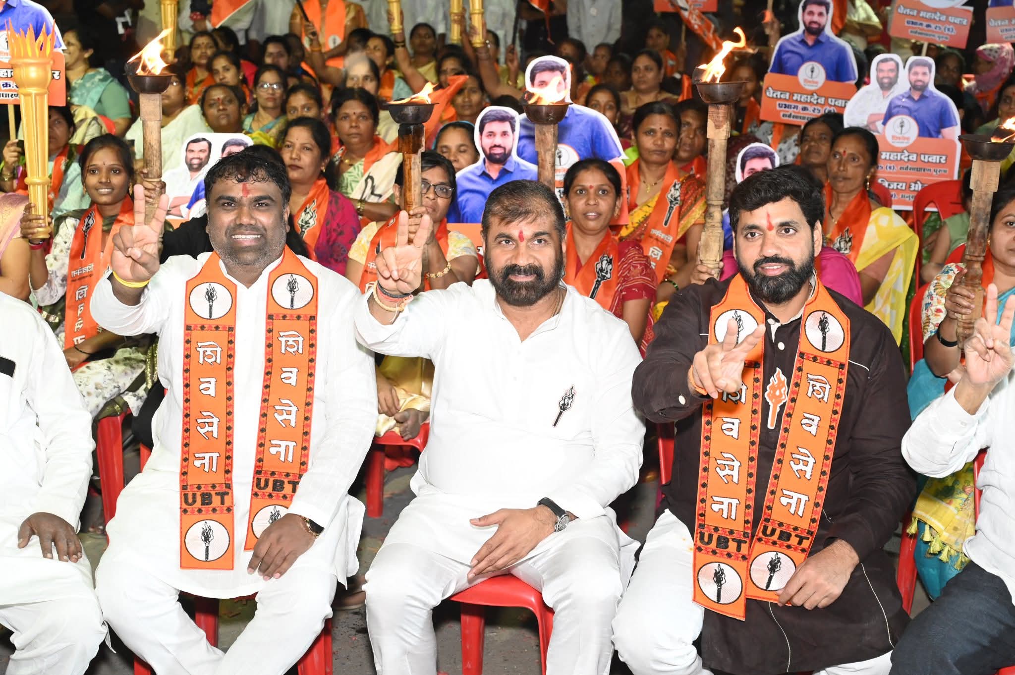 शिवसेनेचे नेते सचिन अहिर यांच्या हस्ते चेतन पवार यांच्या प्रचाराचा नारळ फोडला