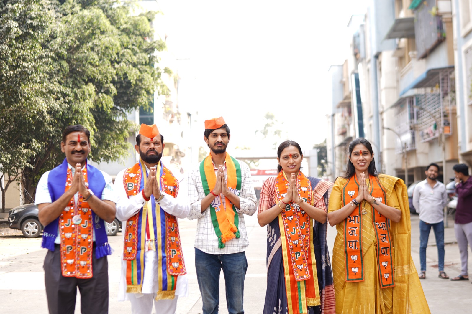 प्रभाग क्रमांक ८ मध्ये भाजपच्या अधिकृत सर्व उमेदवारांना मतदान करा....     प्रचारफेरीत अभिषेक मडिगेरी यांचे मतदारांना आवाहन..