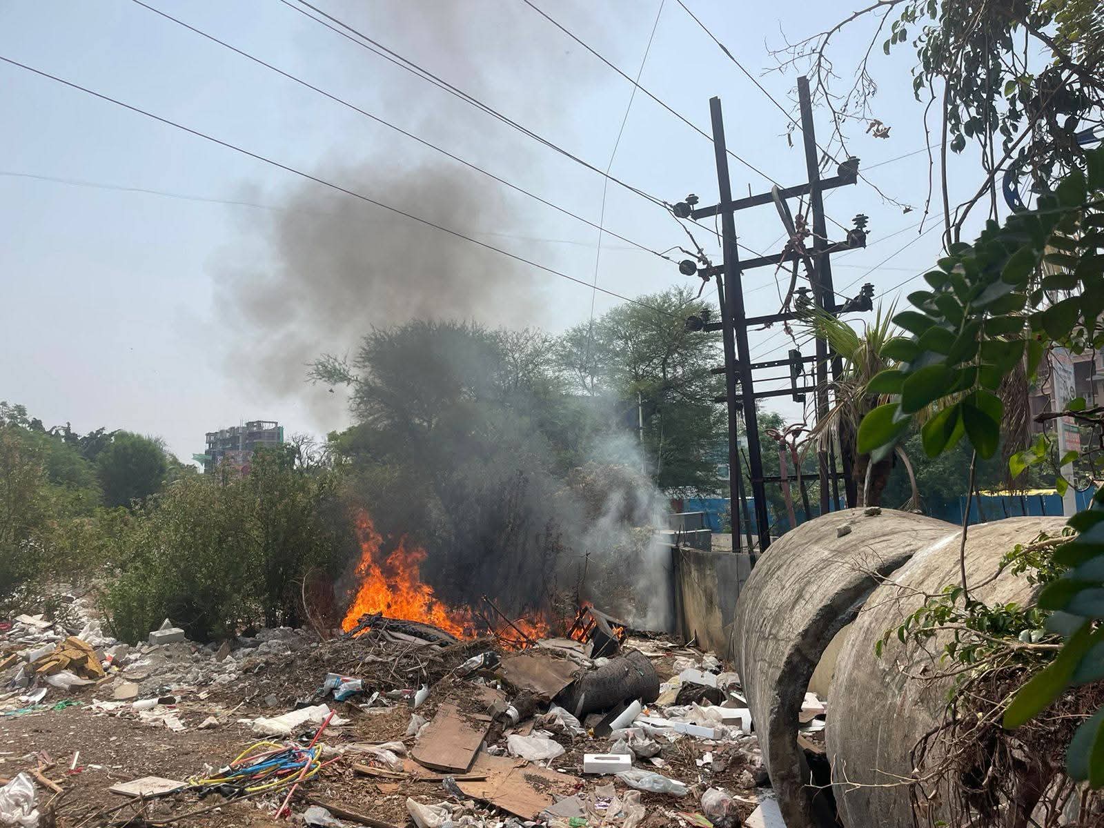 पिंपळे सौदागरमध्ये ट्रान्सफॉर्मरलगत आग ; तत्पर कारवाईमुळे मोठी हानी टळली